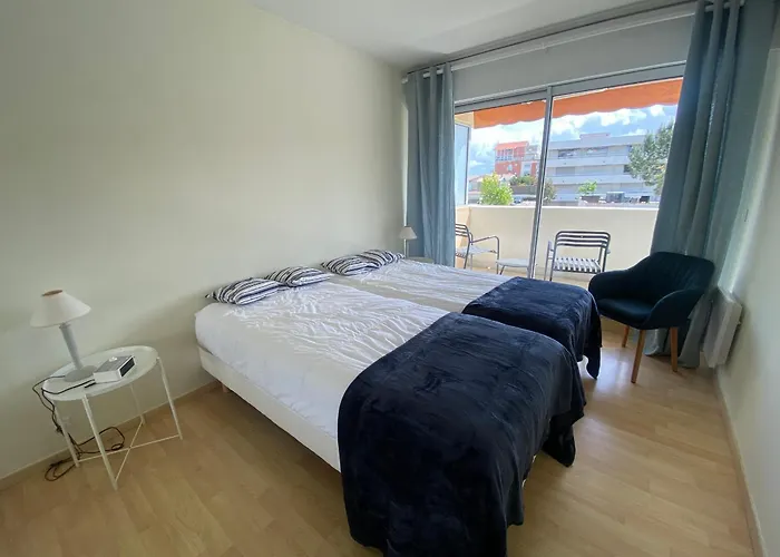 T3 Renove Face Avec Terrasse Et Parking Securise - - Fr-1-374-224