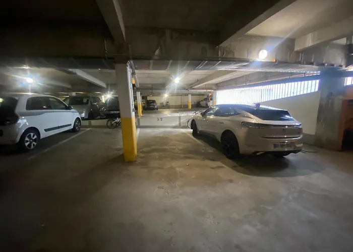 شقة T3 Renove Face Avec Terrasse Et Parking Securise - - Fr-1-374-224